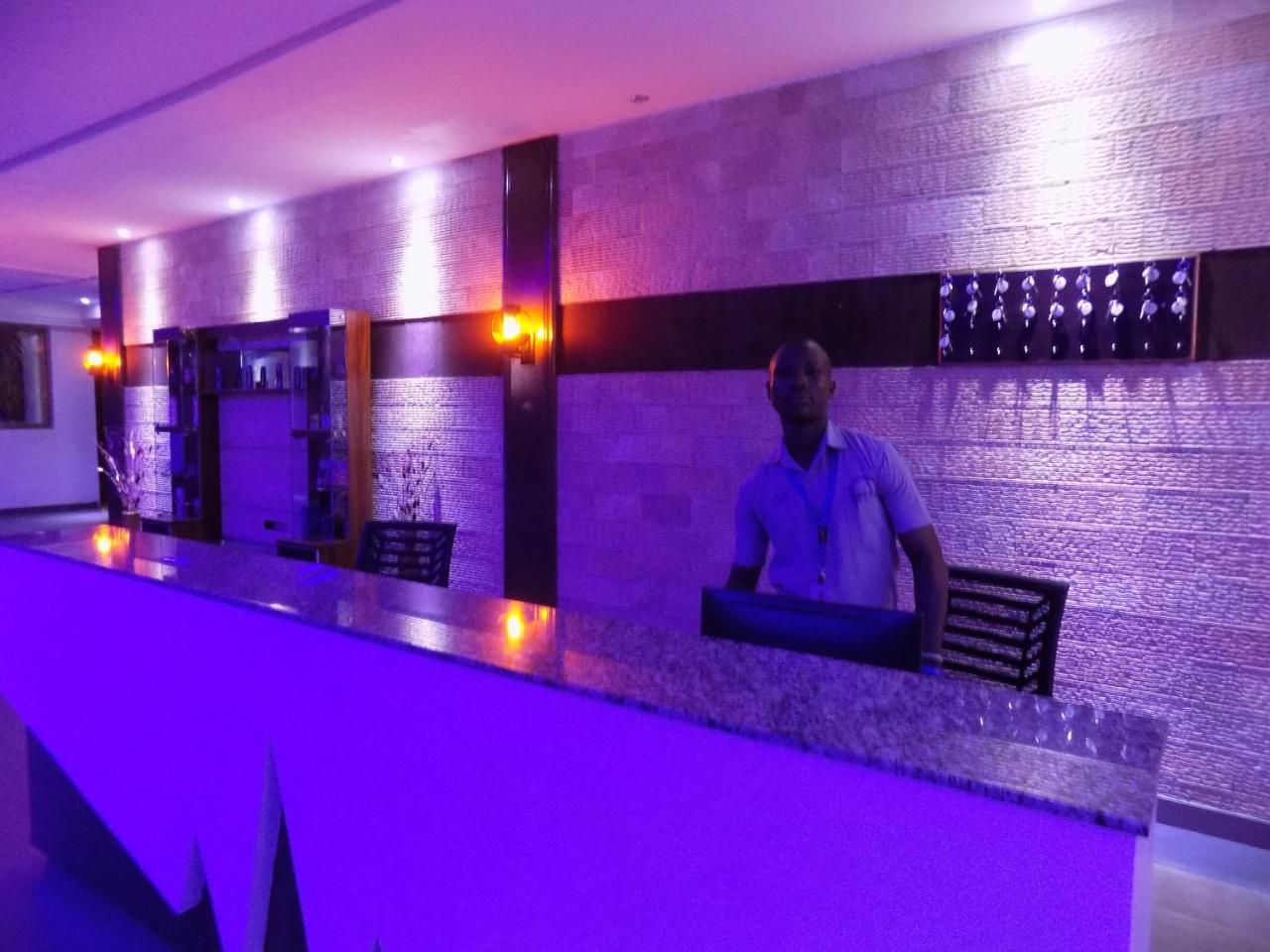 Freedom City Hotel Najjanankumbi Kamapala Kampala Exteriör bild