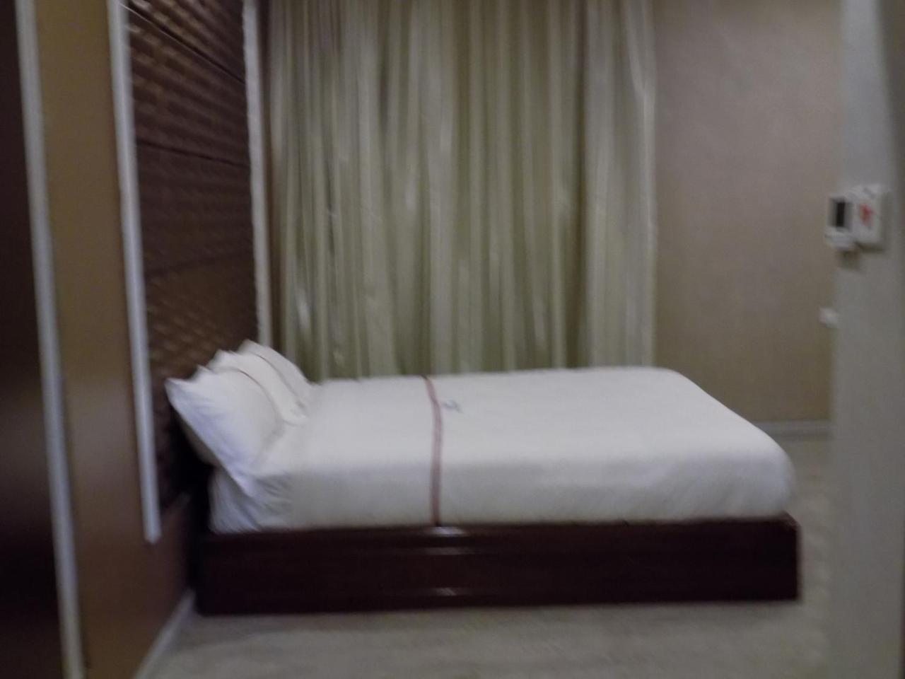 Freedom City Hotel Najjanankumbi Kamapala Kampala Exteriör bild