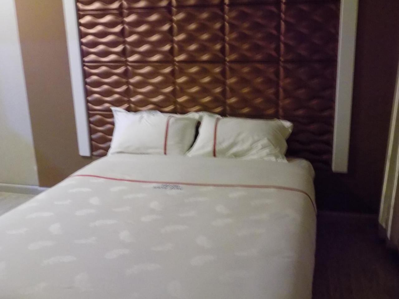 Freedom City Hotel Najjanankumbi Kamapala Kampala Exteriör bild