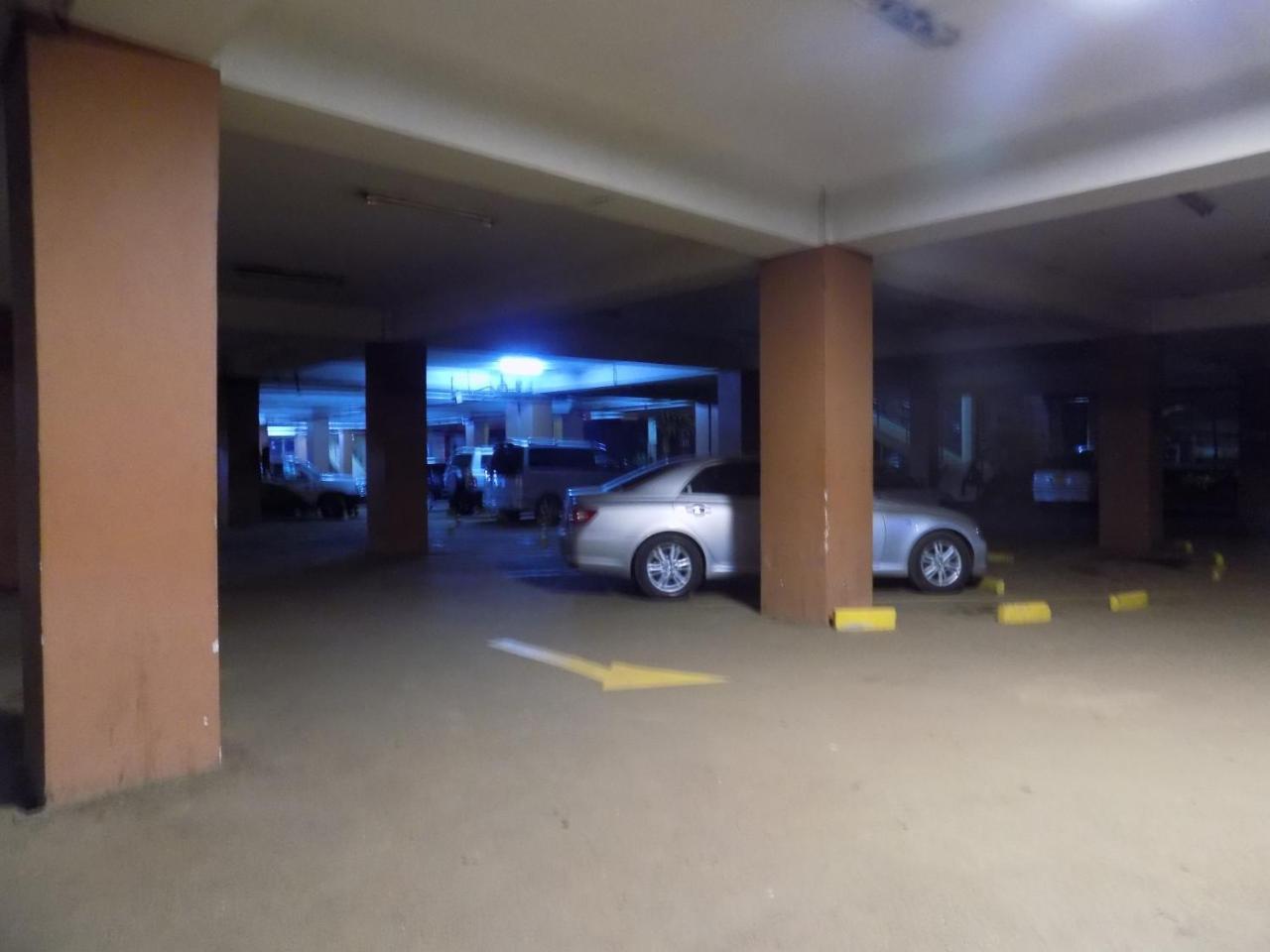 Freedom City Hotel Najjanankumbi Kamapala Kampala Exteriör bild