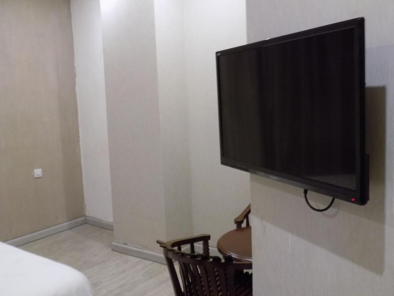 Freedom City Hotel Najjanankumbi Kamapala Kampala Exteriör bild