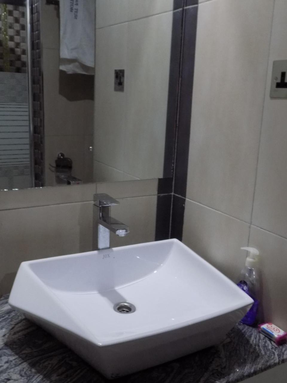 Freedom City Hotel Najjanankumbi Kamapala Kampala Exteriör bild