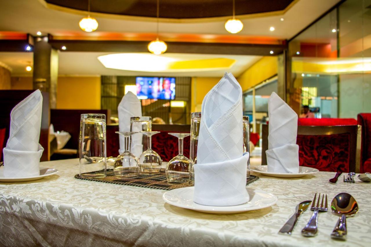 Freedom City Hotel Najjanankumbi Kamapala Kampala Exteriör bild