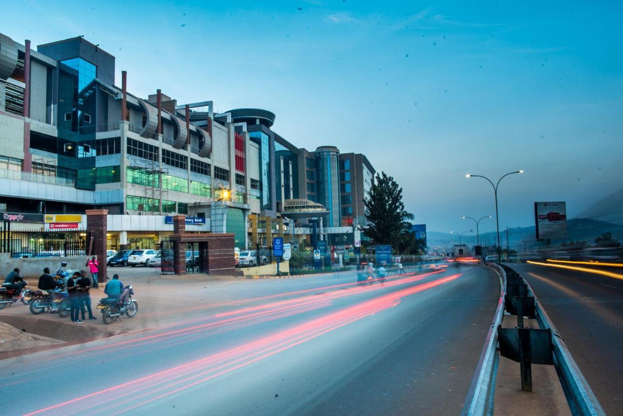 Freedom City Hotel Najjanankumbi Kamapala Kampala Exteriör bild