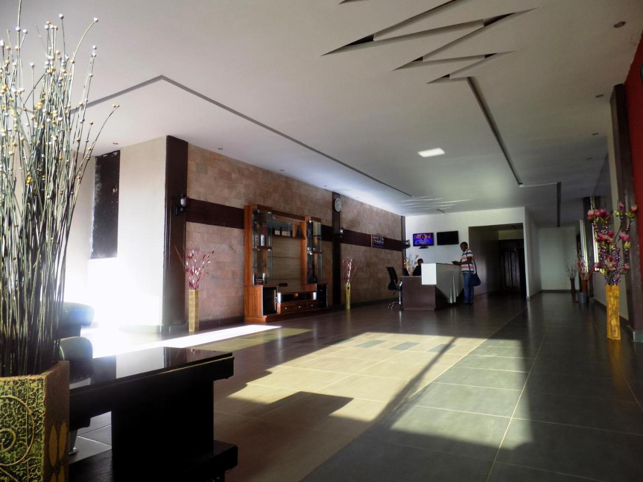Freedom City Hotel Najjanankumbi Kamapala Kampala Exteriör bild