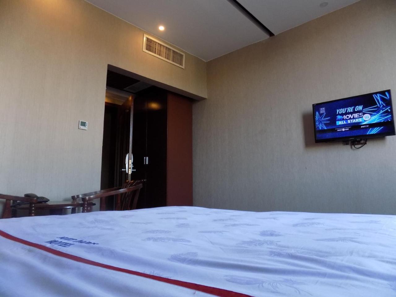 Freedom City Hotel Najjanankumbi Kamapala Kampala Exteriör bild