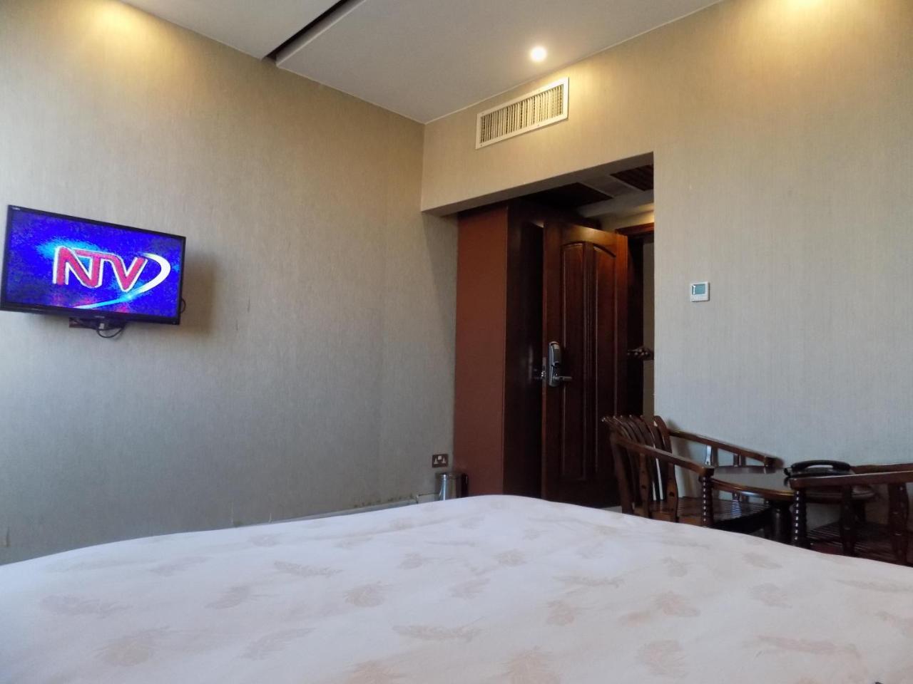 Freedom City Hotel Najjanankumbi Kamapala Kampala Exteriör bild