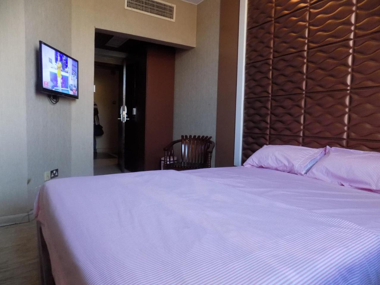 Freedom City Hotel Najjanankumbi Kamapala Kampala Exteriör bild