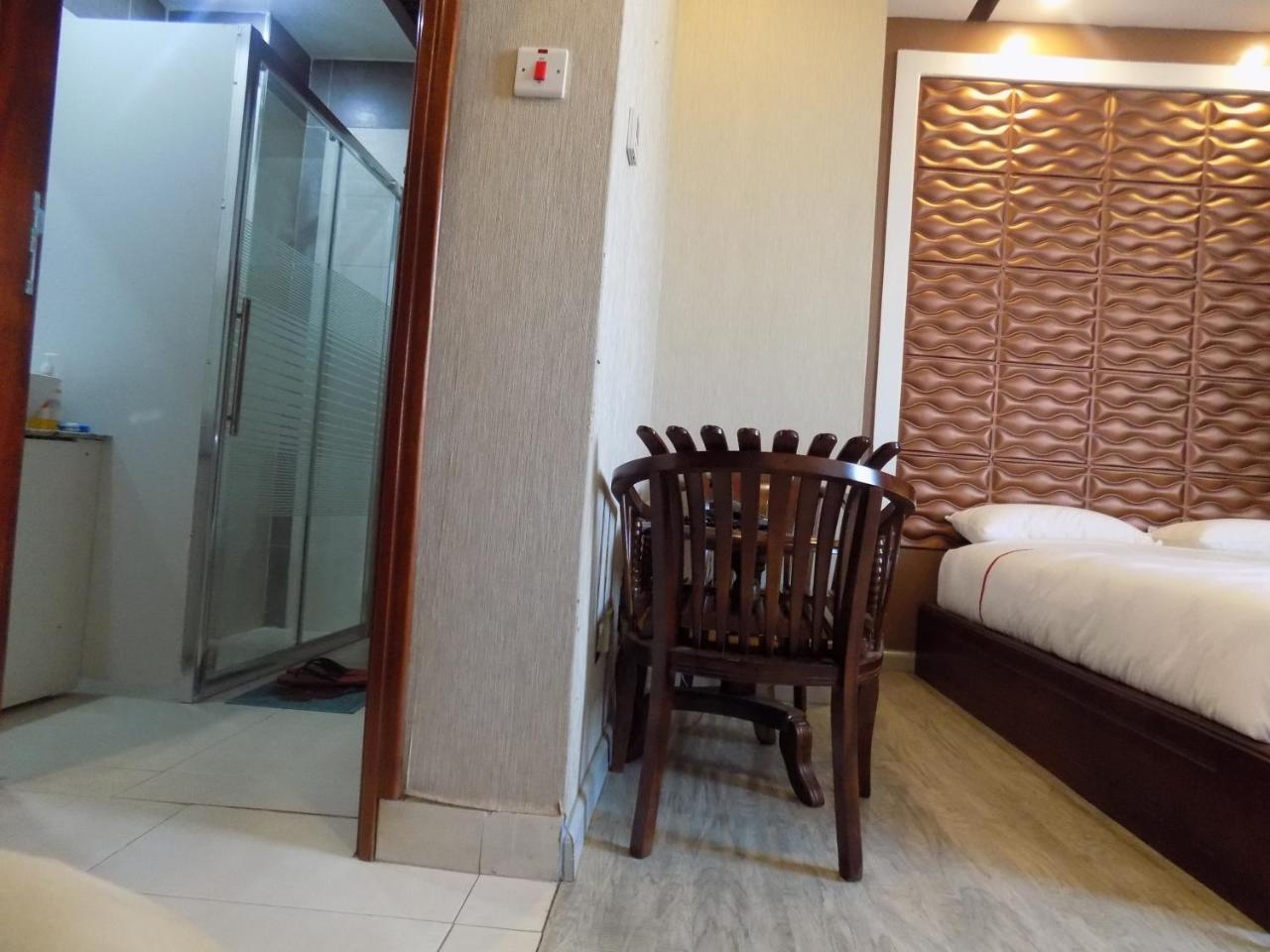 Freedom City Hotel Najjanankumbi Kamapala Kampala Exteriör bild