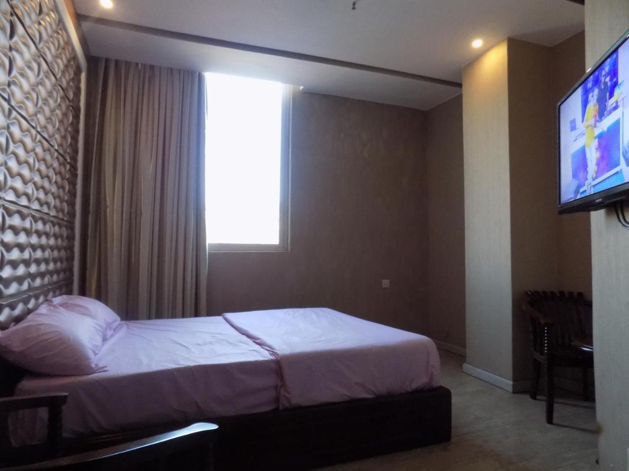 Freedom City Hotel Najjanankumbi Kamapala Kampala Exteriör bild