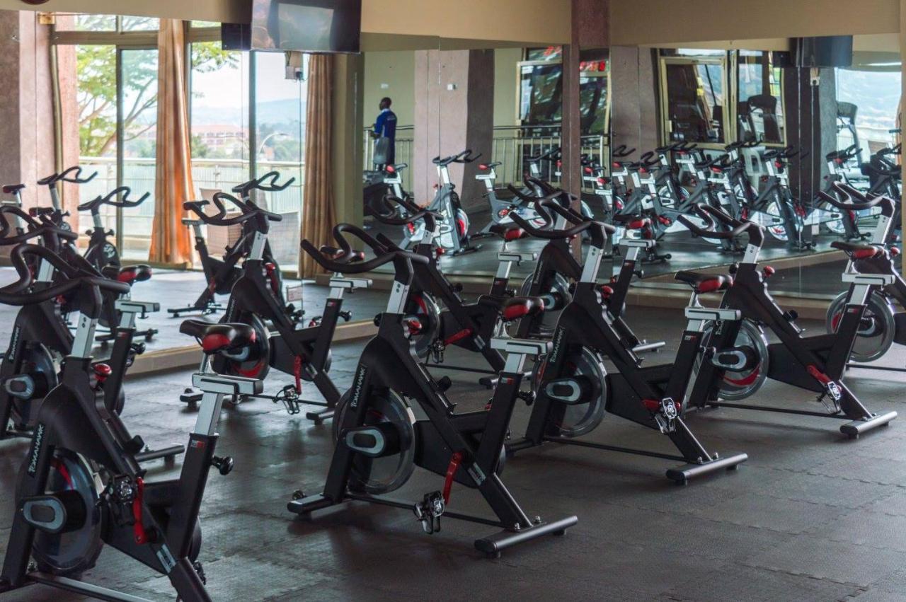 Freedom City Hotel Najjanankumbi Kamapala Kampala Exteriör bild