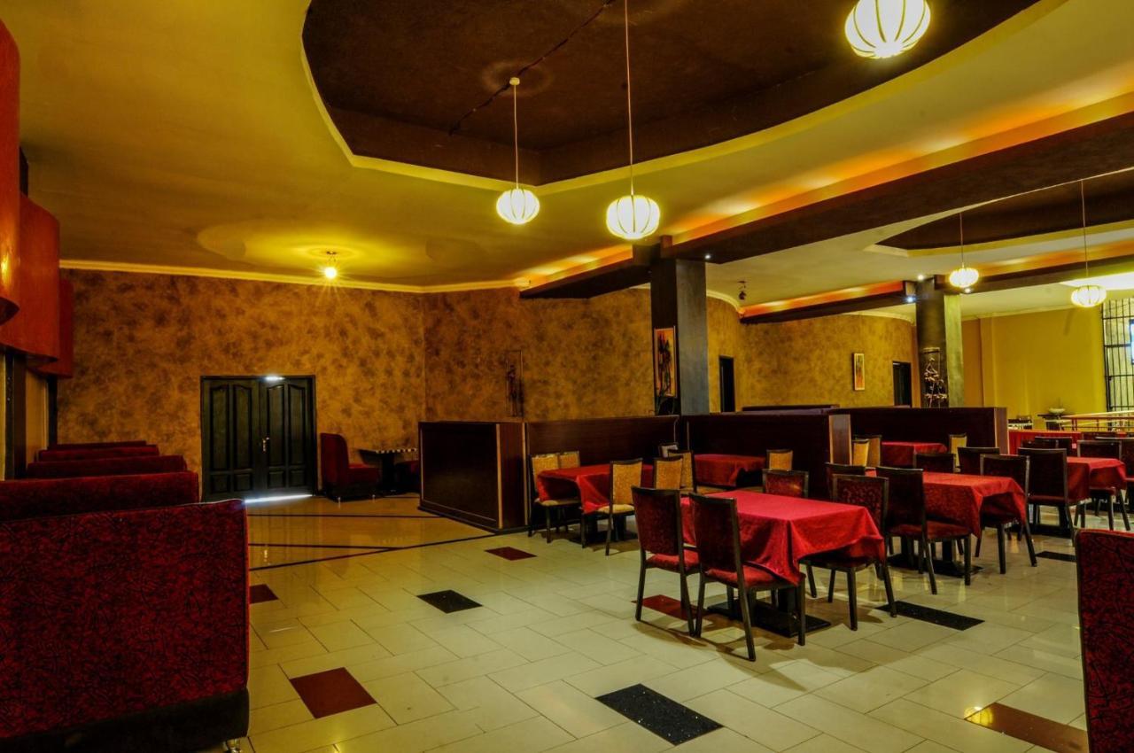Freedom City Hotel Najjanankumbi Kamapala Kampala Exteriör bild