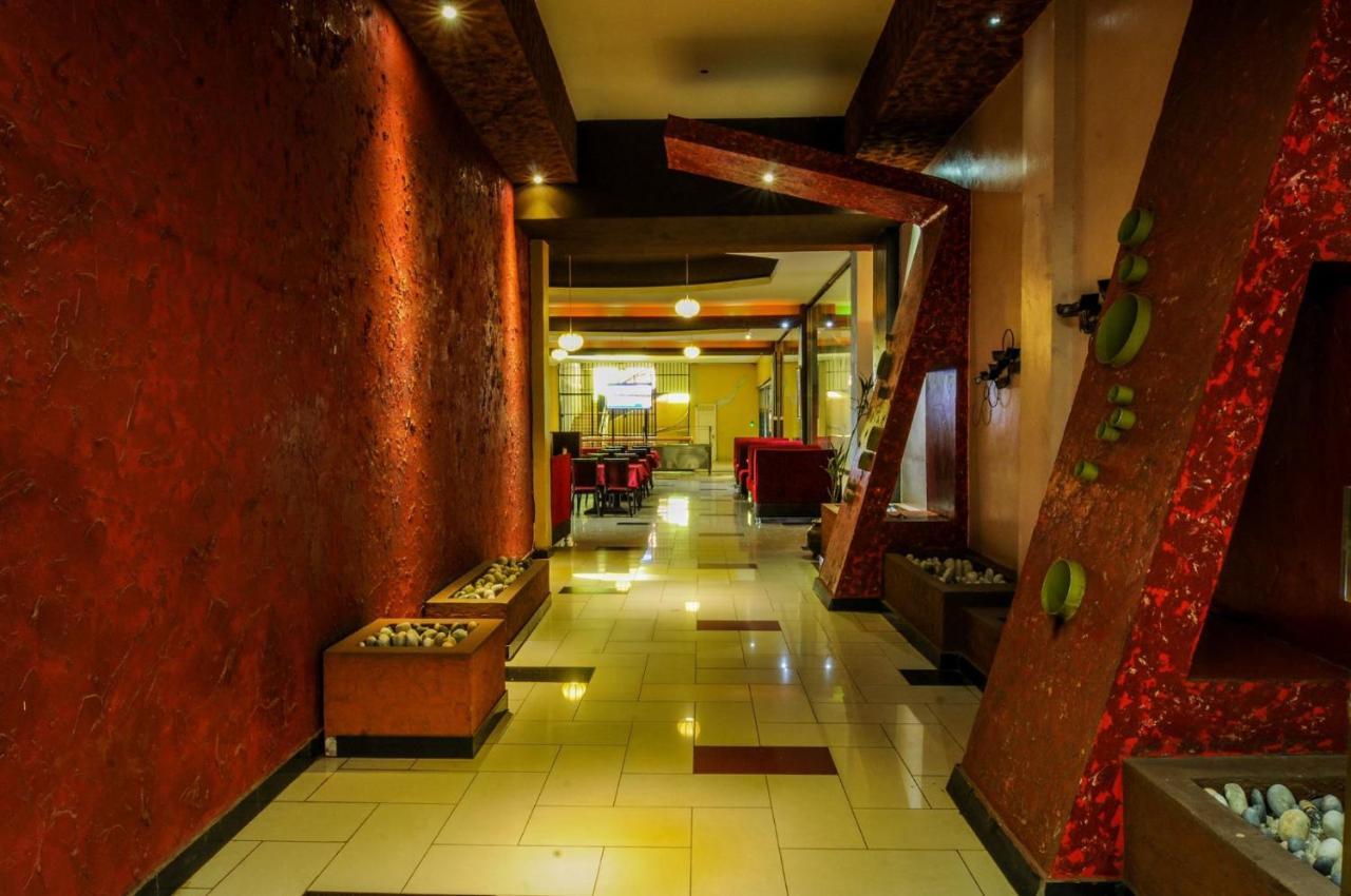 Freedom City Hotel Najjanankumbi Kamapala Kampala Exteriör bild