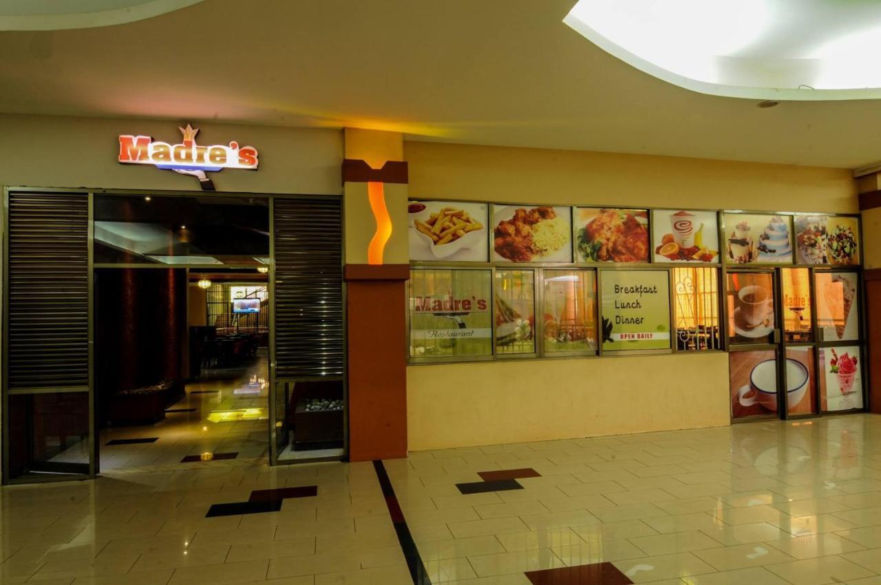 Freedom City Hotel Najjanankumbi Kamapala Kampala Exteriör bild