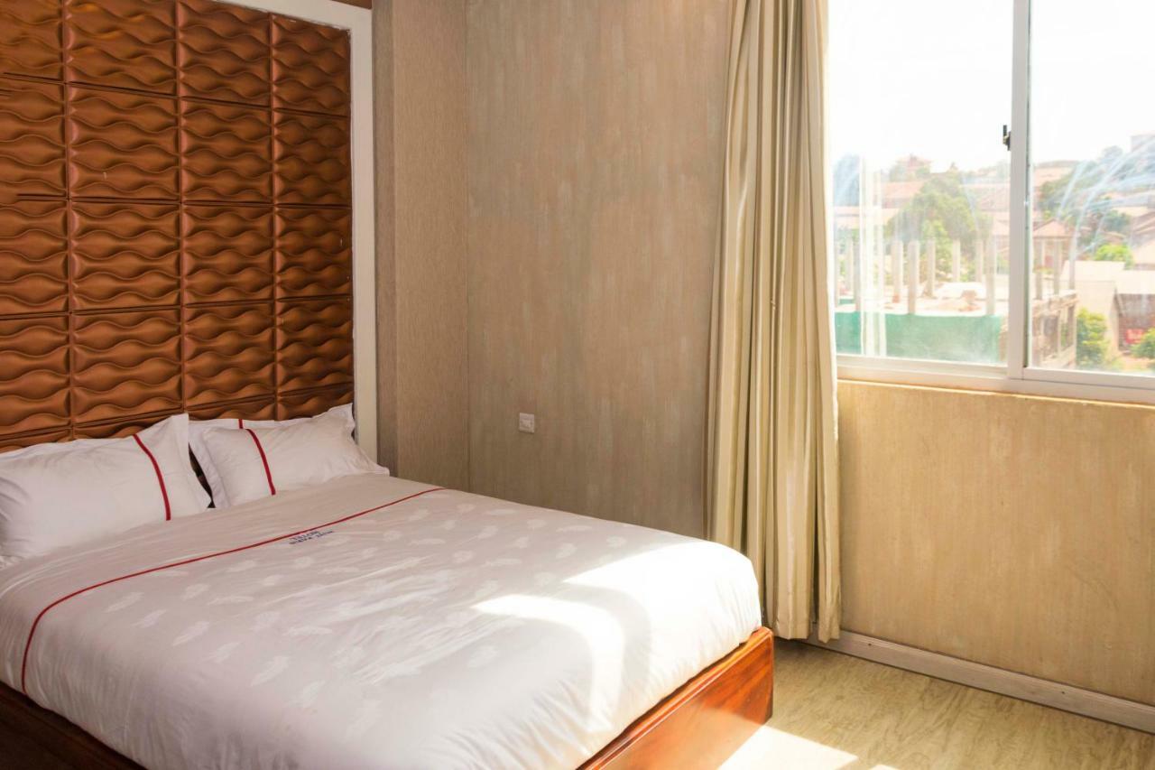Freedom City Hotel Najjanankumbi Kamapala Kampala Exteriör bild