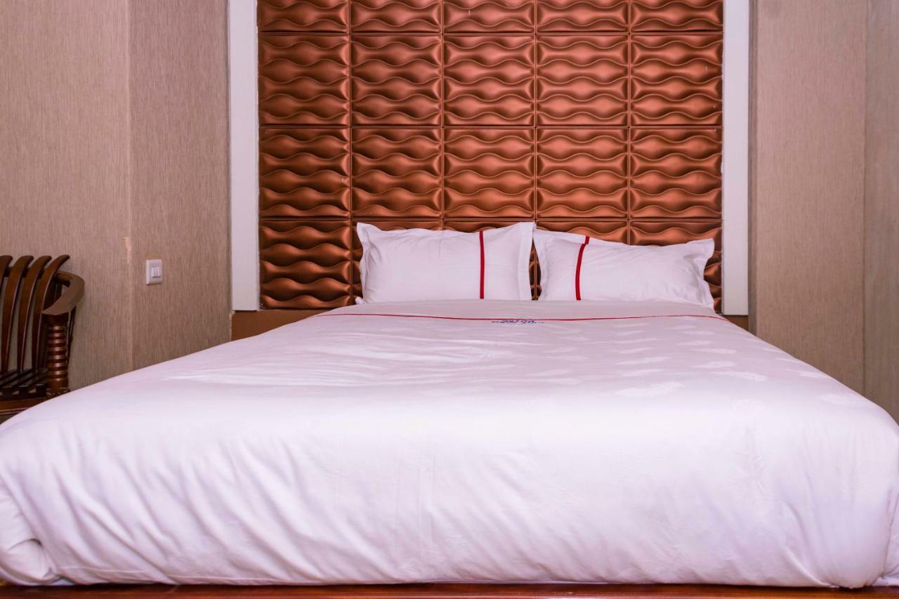 Freedom City Hotel Najjanankumbi Kamapala Kampala Exteriör bild