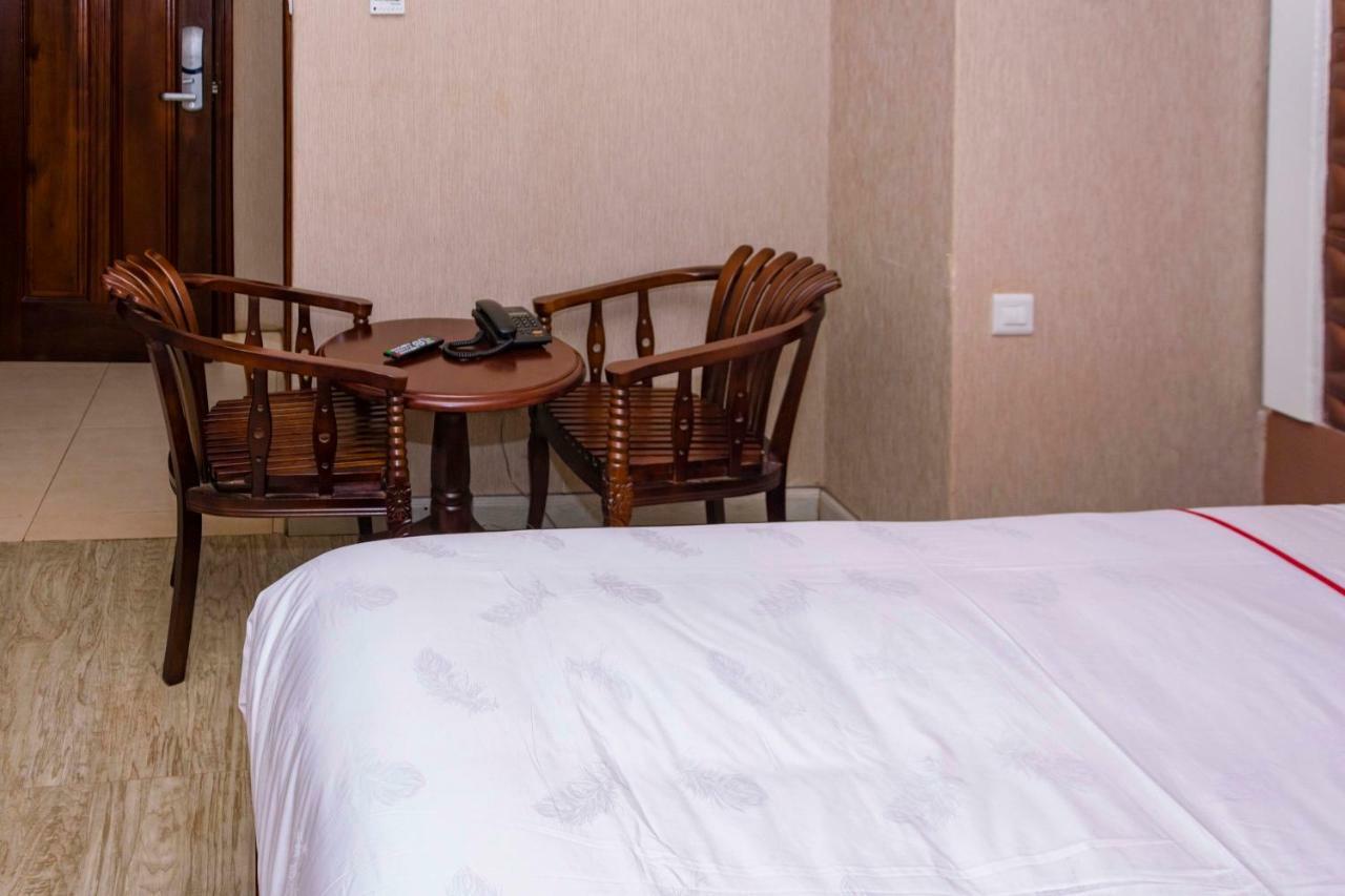 Freedom City Hotel Najjanankumbi Kamapala Kampala Exteriör bild