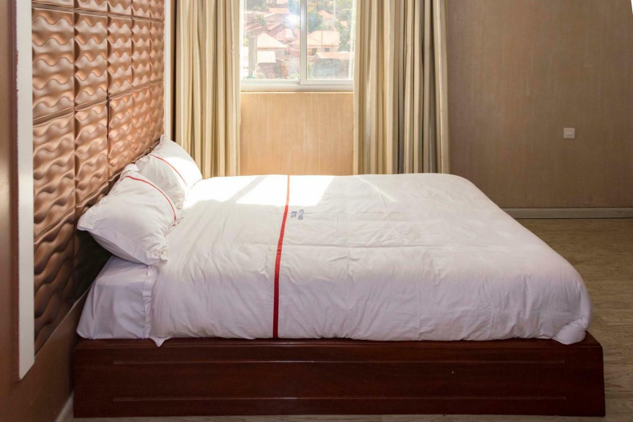 Freedom City Hotel Najjanankumbi Kamapala Kampala Exteriör bild