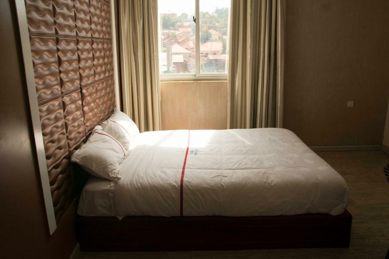 Freedom City Hotel Najjanankumbi Kamapala Kampala Exteriör bild