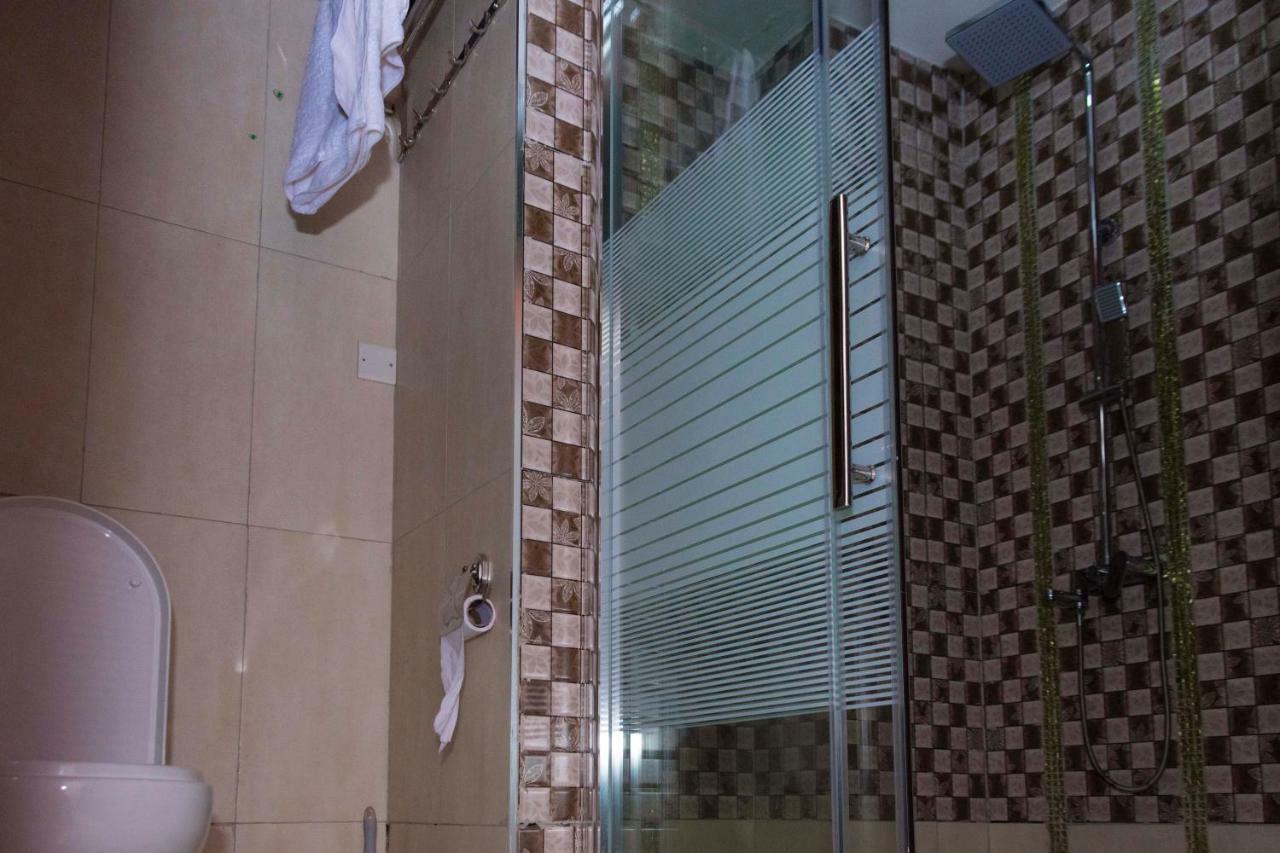 Freedom City Hotel Najjanankumbi Kamapala Kampala Exteriör bild