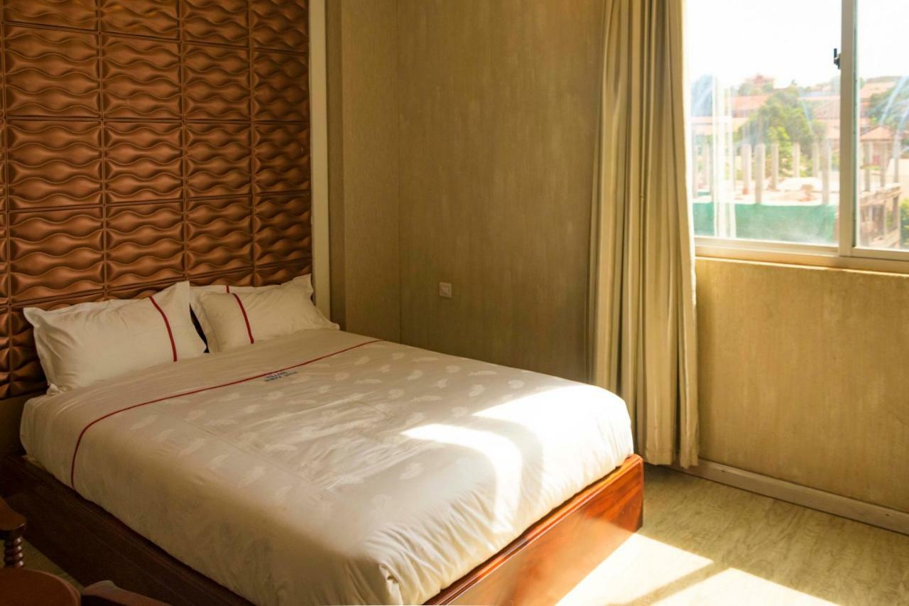 Freedom City Hotel Najjanankumbi Kamapala Kampala Exteriör bild